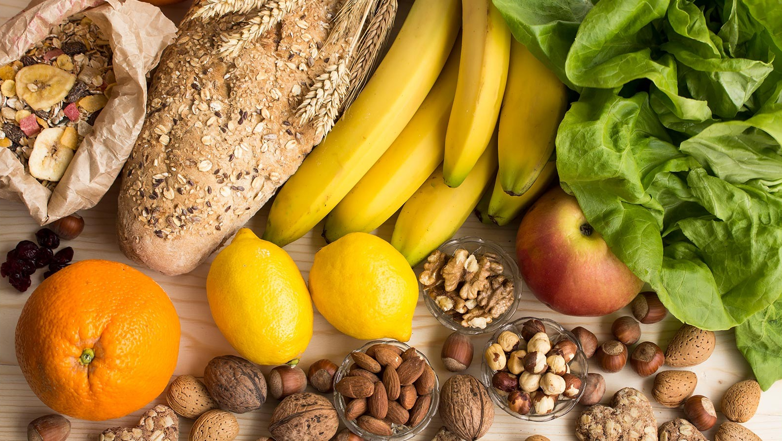 Vitamins and more. Растительные продукты. Растительные пищевые продукты. Пищевые волокна клетчатка. Овощи фрукты цельнозерновые продукты.