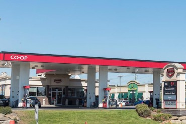 Image of Heritage Towne gas station in Calgary, Alberta.